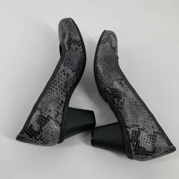 Vionic Mabrey Python Skinskin Print Closed Round Toe Pumps 8 Gray High Heels - Picture 5 of 9